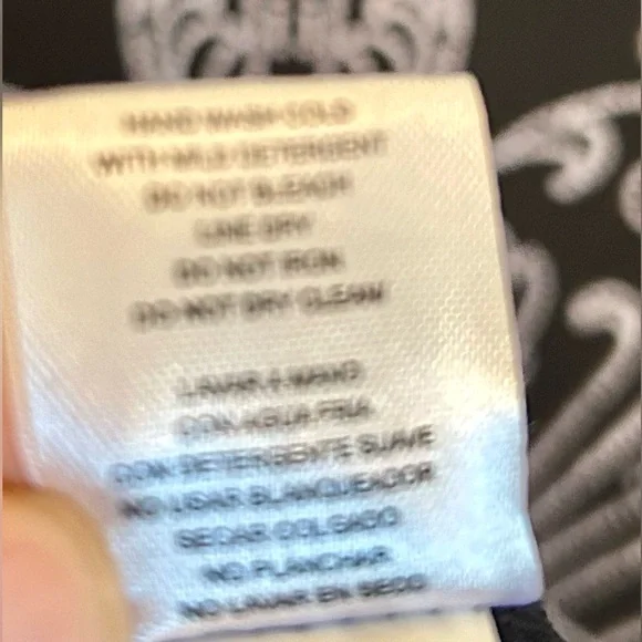 **HOST PICK** Black and white textured design size 10 - Picture 3 of 7